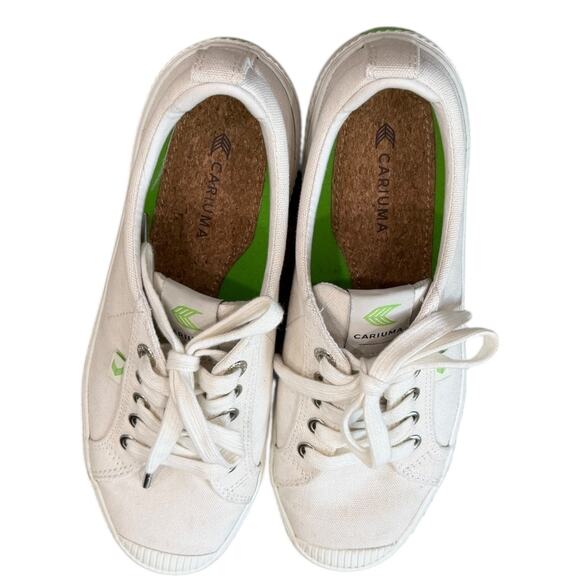 Cariuma Oca Low Sneaker in White - Picture 8 of 9